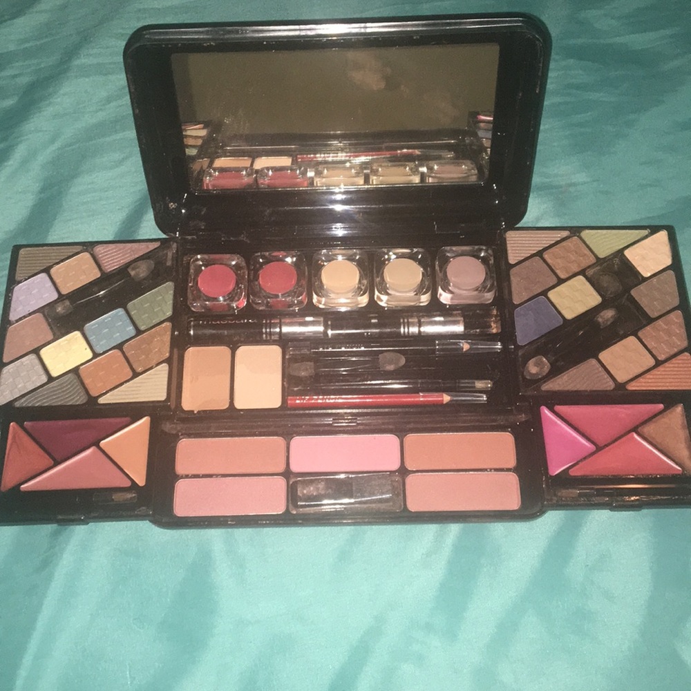 Makeup kit
